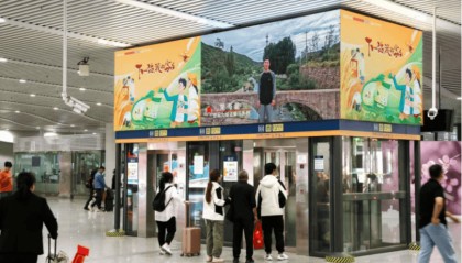 密云区大城子镇第一书记为北京地铁“上新”