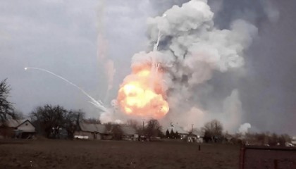 乌克兰“大鱼”究竟是谁？俄军突下重锤，15枚大杀器炸瘫杜布诺机场