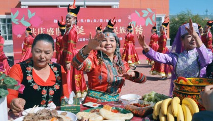 新华全媒头条|雪莲绽放新时代 团结奋斗谱新篇——以习近平同志为核心的党中央情系天山儿女引领新疆发展纪实