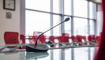 一周五场会，“没人敢缺席，也没人真投入”