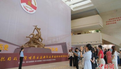 浙江杭州：大中小学师生在档案馆里共上“开学第一课”