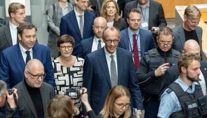 默茨掌舵 直面德国“至暗时刻”