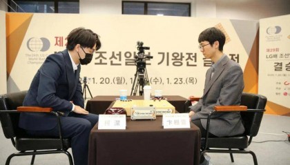 LG杯决赛第三局暂停 柯洁问裁判：怎么能用他的时间封盘？