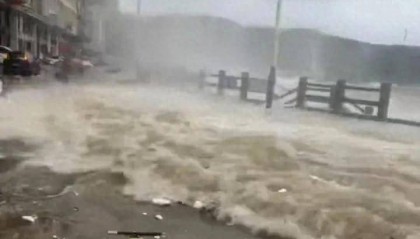 广东阳江一小镇遭海水倒灌，小区被淹一片汪洋，当地：天文大潮叠加台风“麦德姆”所致