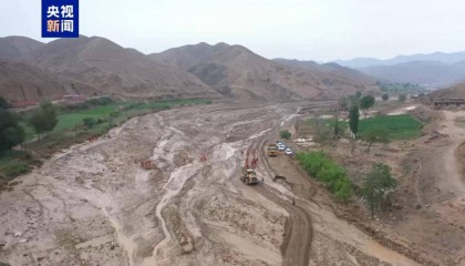 甘肃靖远突发山洪5人失联1人获救 失联者家属：车已找到，人还没找到