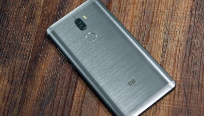 干掉千篇一律的玻璃！首款金属机身新机王炸回归：外观太经典！