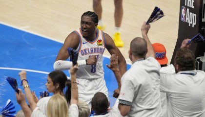 双核！亚历山大31+10稳定输出 杰威轰生涯新高