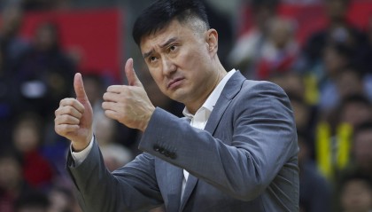 杜锋：在各种艰苦恶劣的条件下 我们打得很顽强