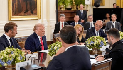 特朗普：当着欧洲领导人的面致电普京 是对普京总统的不尊重