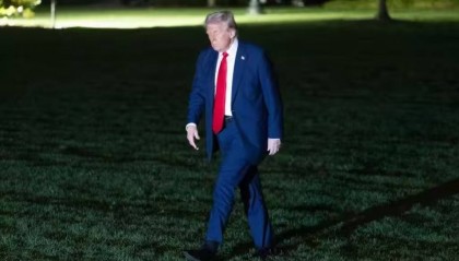 中美谈不下去了，“战书”已接下，短短一天，美进入国家紧急状态