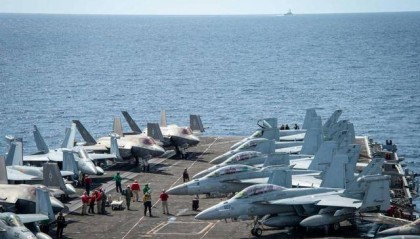 中美军机黄岩岛交锋：美侦察机从头顶飞过，轰6K挂弹升空