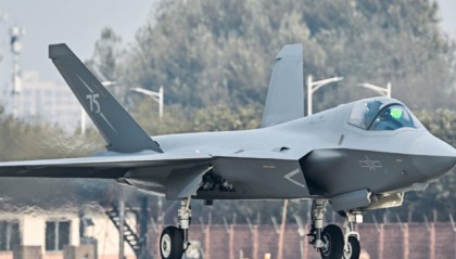 歼35A首次亮相！第一架原型机工艺远超苏57，后续公布更“牛”的