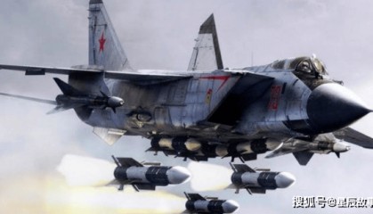 飞行员穾然叛逃美国，顺走一架绝密战机，2月后祖国收到30箱快递