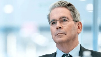 抛售280亿美债，美财长当面威胁，加税500%，话音刚落，中方正面回应