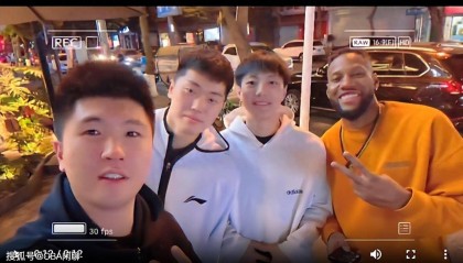 排面！王薪凯晒和胡明轩威姆斯张皓嘉相聚，凯皇带宏远队友逛成都