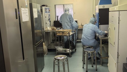 银行职员旺季崩溃 辞职去横店做群演