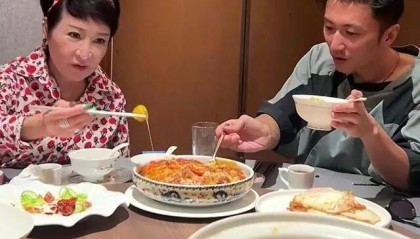 考古|89岁谢贤现身依旧时髦!与小49岁女友分手后开搞事业,疑已交代后事的他太潇洒