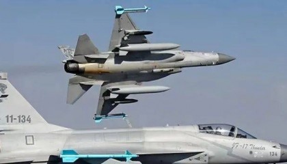 印度导弹仓库，爆发大爆炸：枭龙战机夜袭摧毁S-400导弹系统