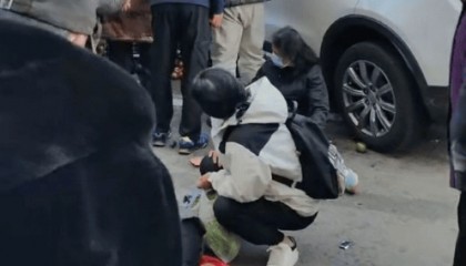 一车辆冲进沈阳网红早市撞倒多人，警方透露：约10人受伤，涉事司机被控制