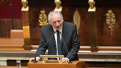 法媒：强行通过预算草案，法国总理贝鲁面临弹劾危机