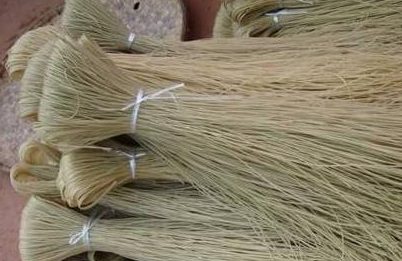 这种毒粉条重金属严重超标，以后别买了，教你几招很快区分出