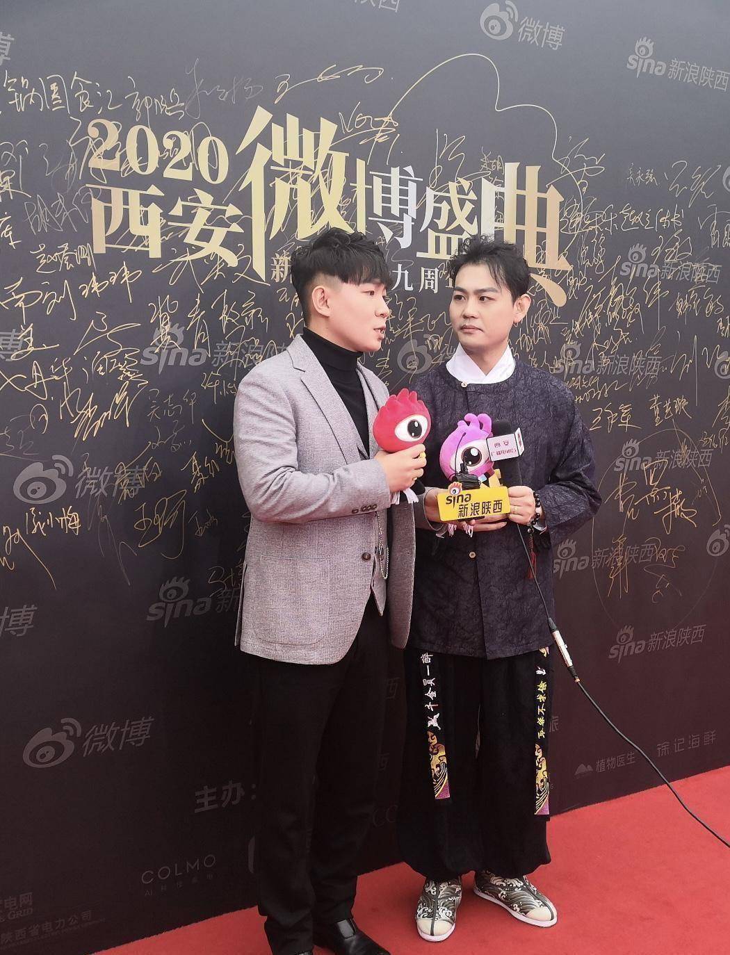 曾被郭德纲力邀入社，今成相声新势力，卢鑫玉浩亮相微博盛典