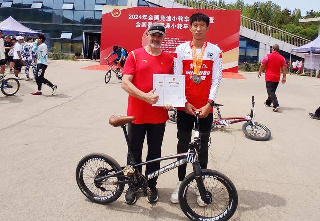 全国竞速小轮车锦标赛贵州小将褚鑫斩获两银