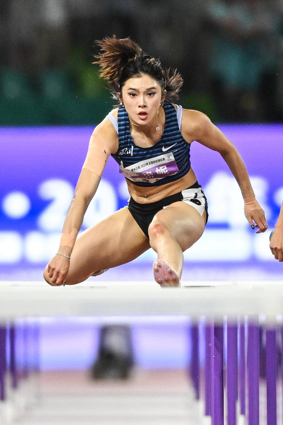 吴艳妮卫冕全国田径锦标赛女子100米栏 赛后发文：对成绩很不满意，我会归来