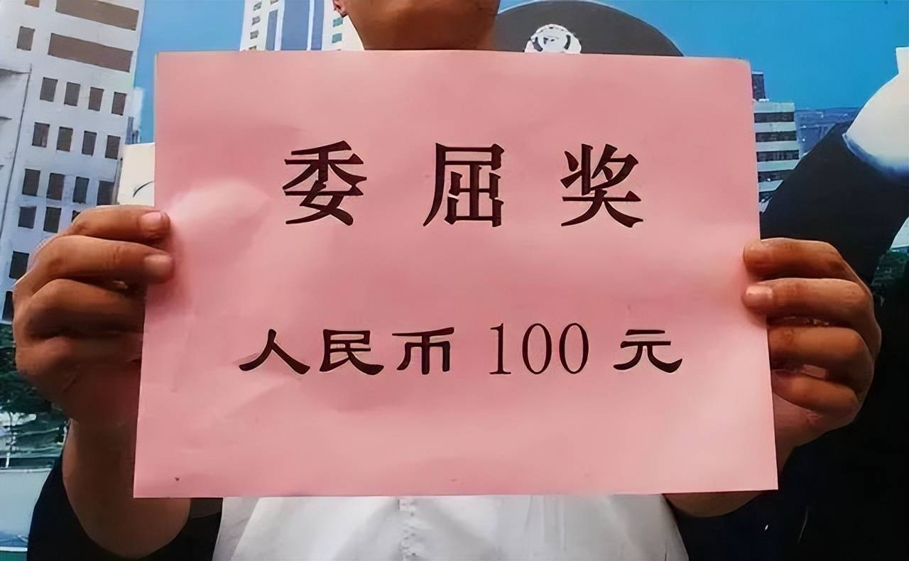 事发上海星巴克!女顾客咆哮10分钟,骂哭女店员!有人注意到一个细节