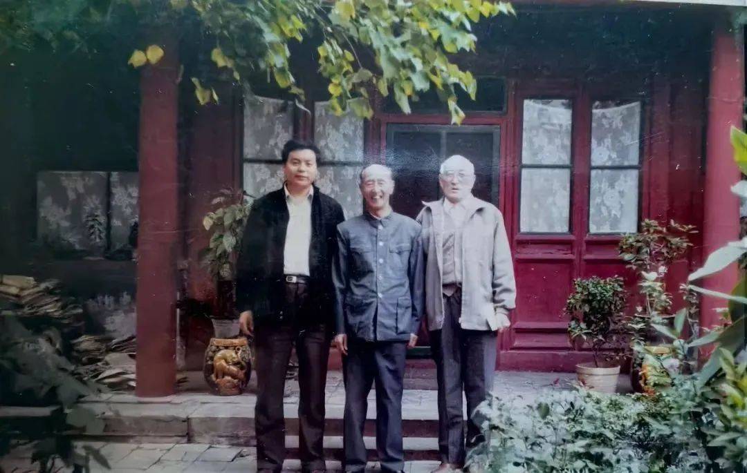 据说日照有过一个“日照先日照”对子，无人能对......先生信手拈来，对出“诸城胜诸城”。