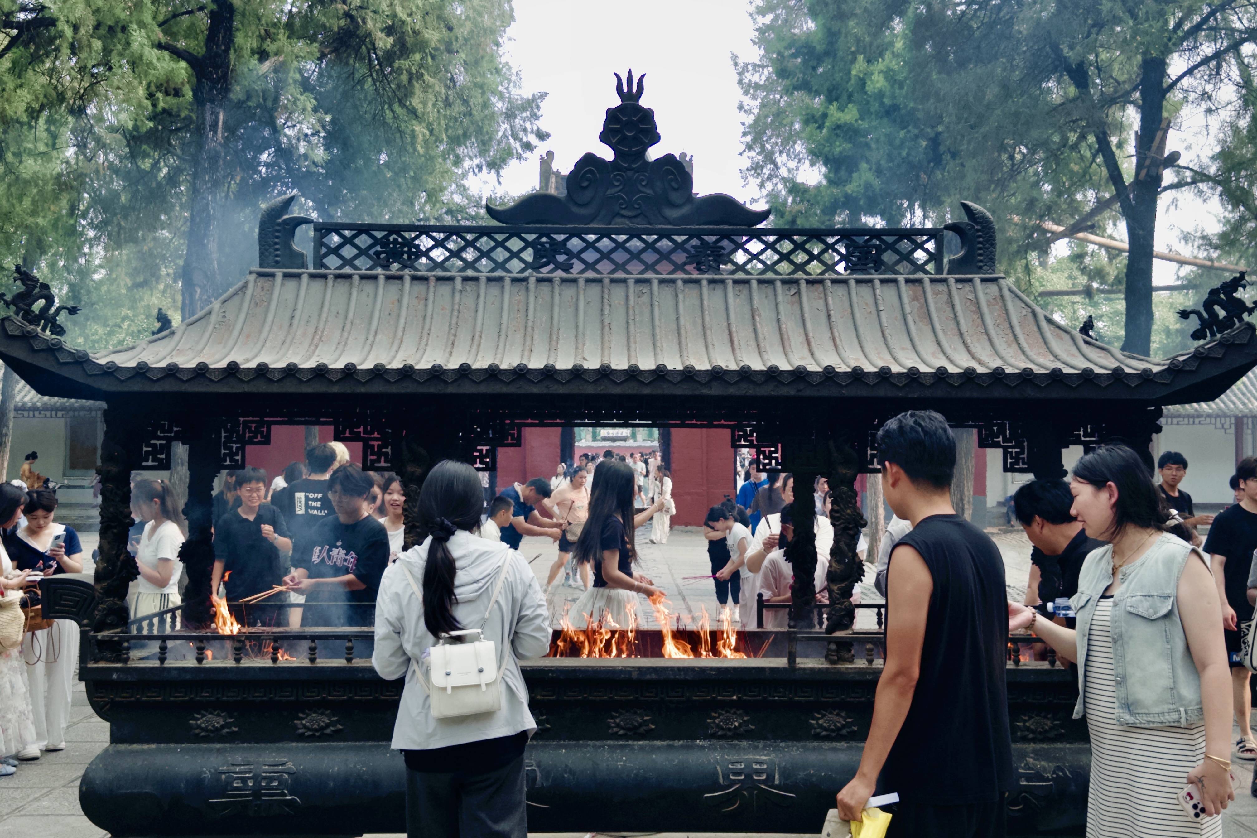 印乐上任首月,少林寺的变与不变:生意少了,喧闹还在