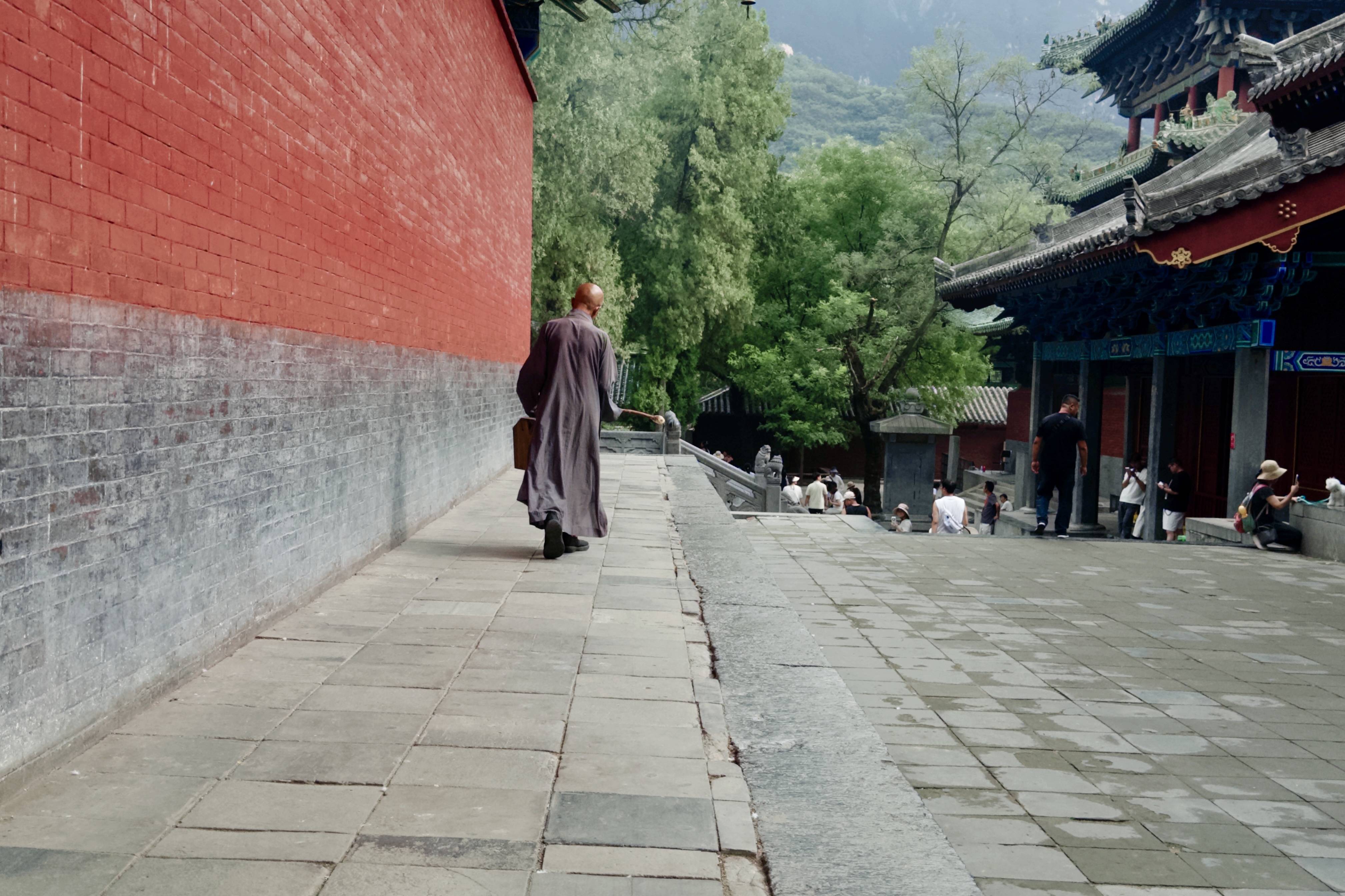 印乐上任首月,少林寺的变与不变:生意少了,喧闹还在