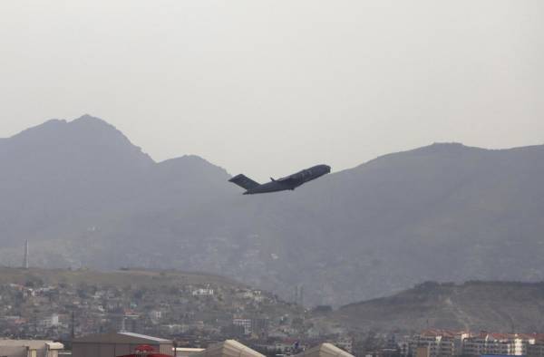 特朗普碰瓷:夺回阿富汗空军基地,离中国太近