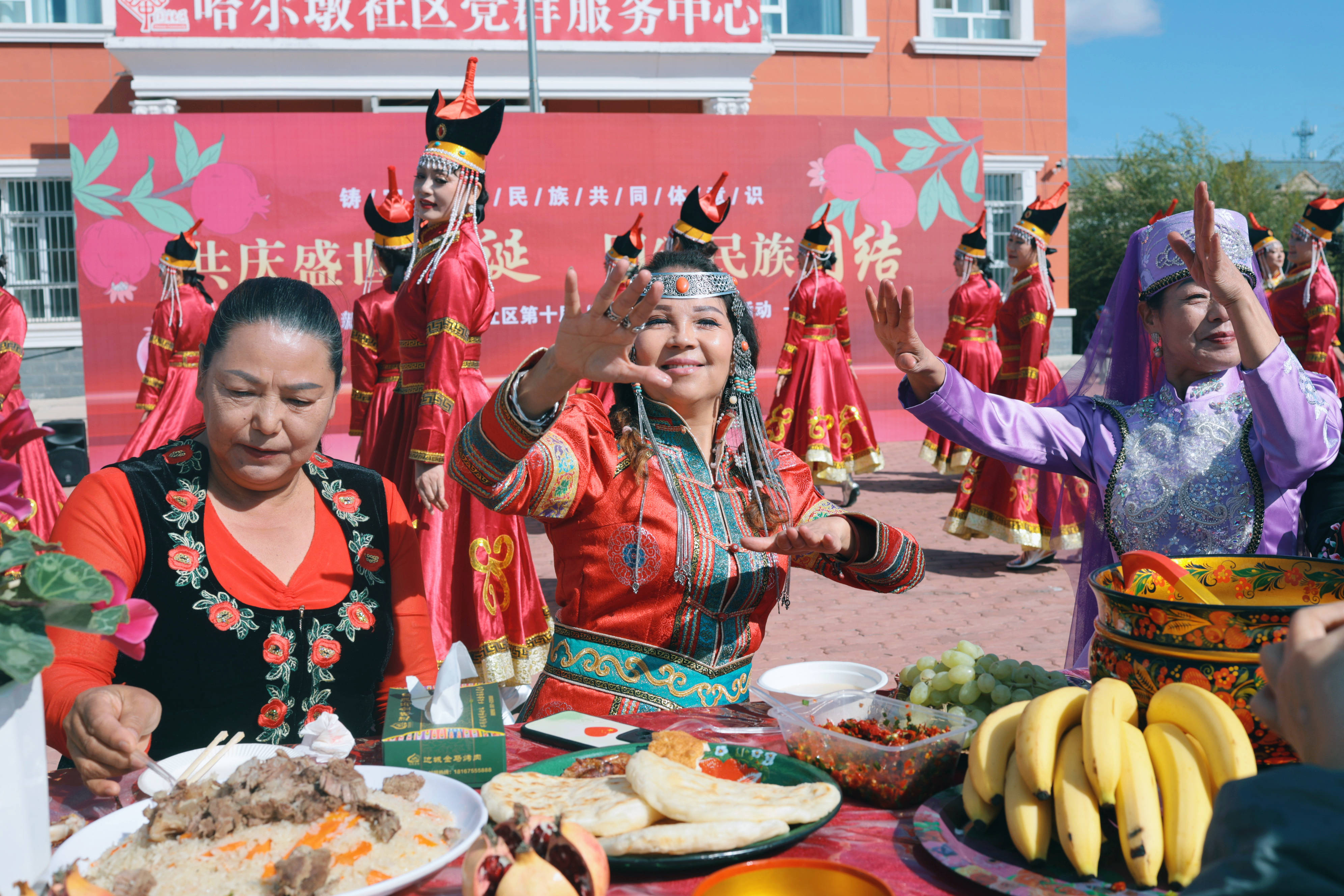 新华全媒头条|雪莲绽放新时代 团结奋斗谱新篇——以习近平同志为核心的党中央情系天山儿女引领新疆发展纪实