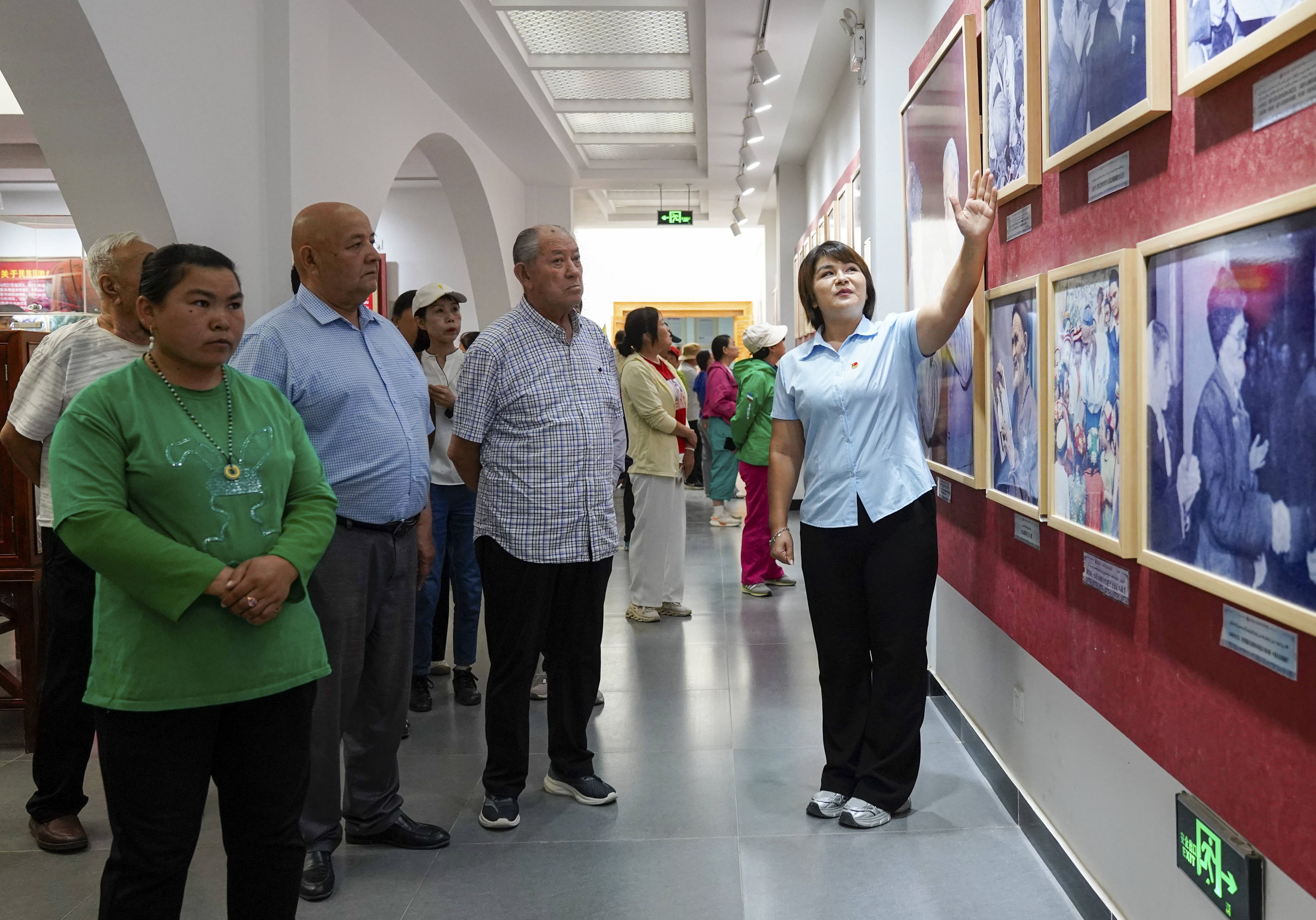 新华全媒头条|雪莲绽放新时代 团结奋斗谱新篇——以习近平同志为核心的党中央情系天山儿女引领新疆发展纪实