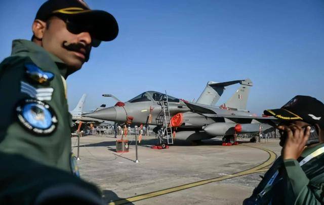 攻击-11进驻西部边境，要不是卫星图曝光，印度永远不知道早已被盯上