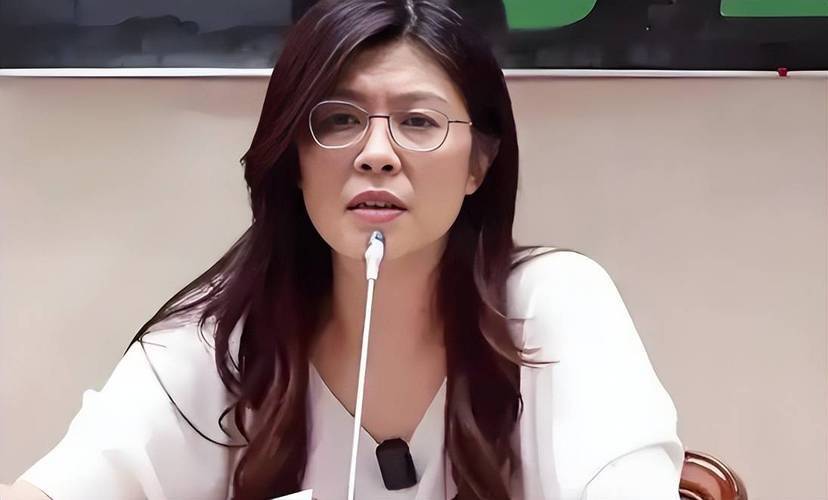 两岸关系要变天?登机赴京前,郑丽文团队核心人员确定,朱立伦回应特殊,不准打破惯例!民进党当局急也晚了